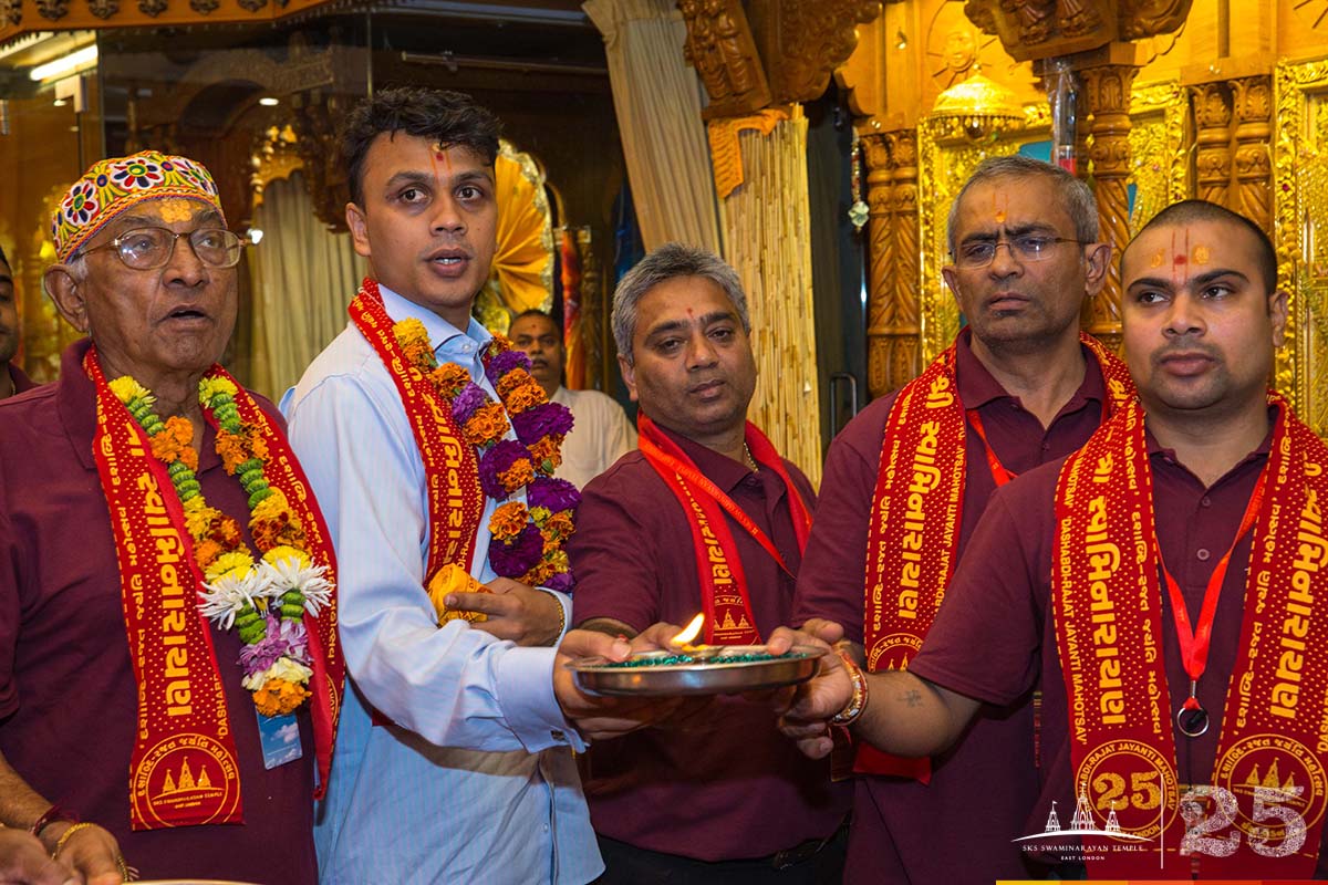 ©1987-2017 SKS Swaminarayan Temple East London